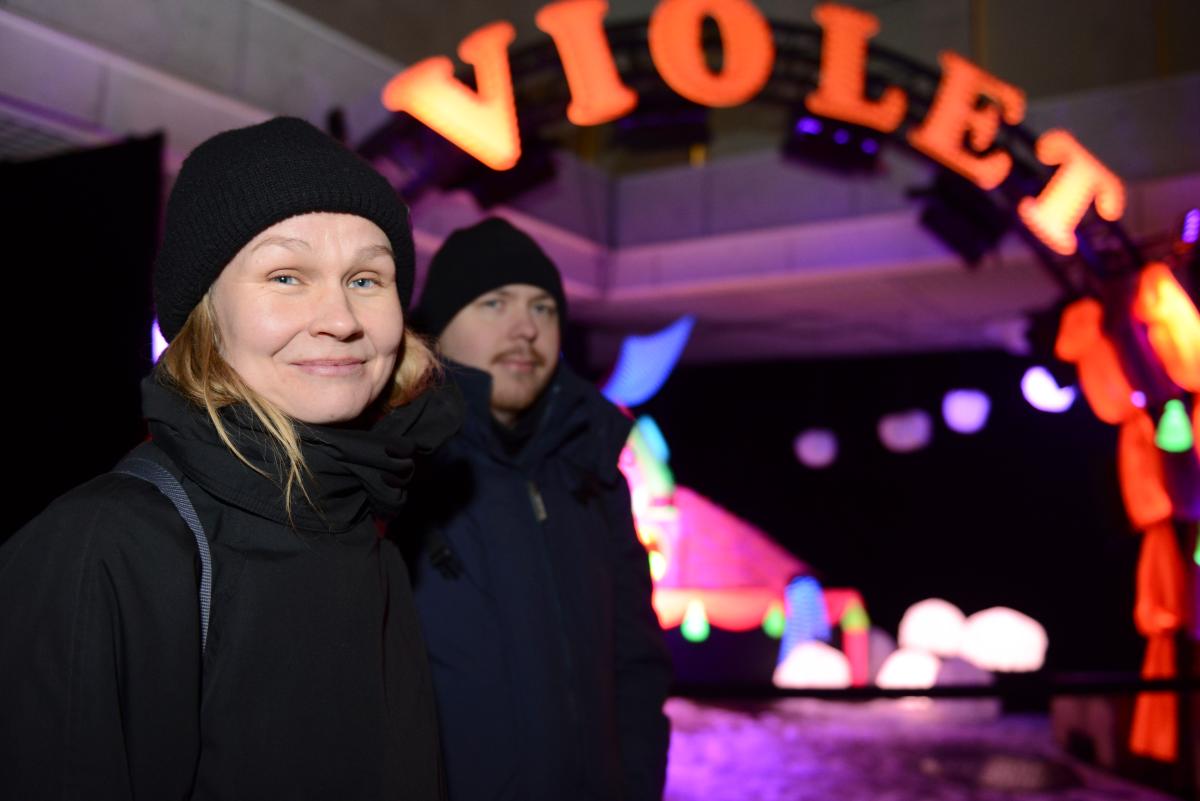 Valonsyöjähirviö Violet on Maikki Pekkalan ja Lari Suomisen toteuttama teos.